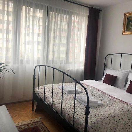 Marie Apartment Bukares Bagian luar foto